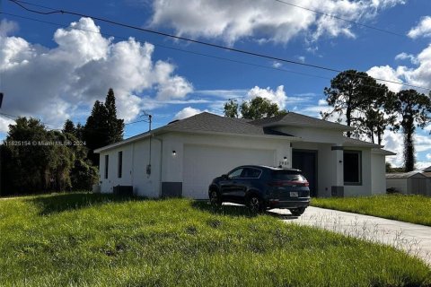 House in Lehigh Acres, Florida 4 bedrooms, 152.17 sq.m. № 1373153 - photo 4