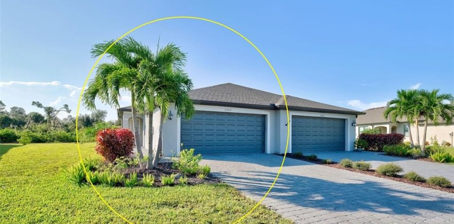 House in Port Charlotte, Florida 2 bedrooms, 144.37 sq.m. № 1373144