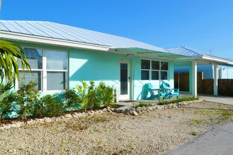 Villa ou maison à vendre à Marathon, Floride: 2 chambres, 87.42 m2 № 638172 - photo 2