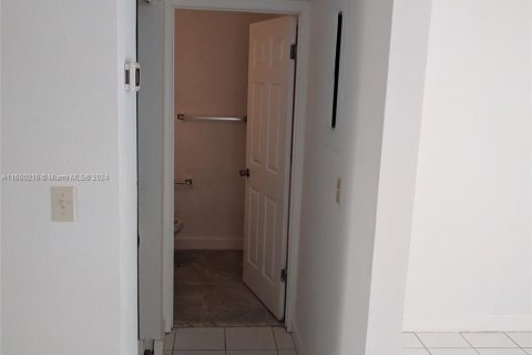 Townhouse in Cutler Bay, Florida 3 bedrooms, 141.03 sq.m. № 1209760 - photo 9