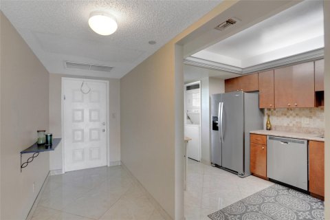 Condo in Pompano Beach, Florida, 2 bedrooms  № 1168816 - photo 24