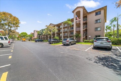 Copropriété à vendre à Pembroke Pines, Floride: 2 chambres, 112.13 m2 № 1160171 - photo 2