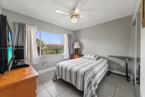 Copropriété à vendre à Pembroke Pines, Floride: 2 chambres, 112.13 m2 № 1160171 - photo 7