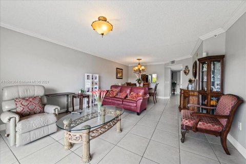 Copropriété à vendre à Pembroke Pines, Floride: 2 chambres, 112.13 m2 № 1160171 - photo 13