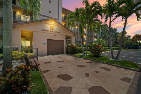 Copropriété à vendre à Pembroke Pines, Floride: 2 chambres, 112.13 m2 № 1160171 - photo 1