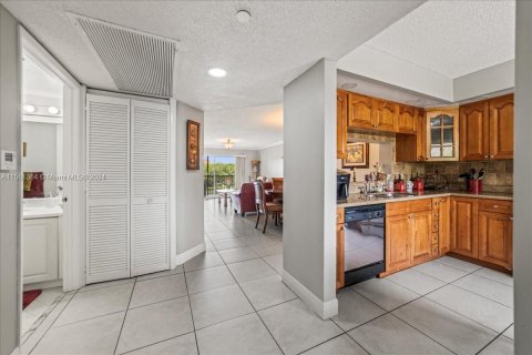 Condo in Pembroke Pines, Florida, 2 bedrooms  № 1160171 - photo 3