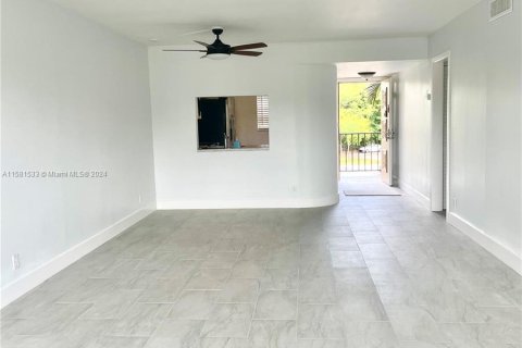 Copropriété à vendre à Sunrise, Floride: 2 chambres, 99.78 m2 № 1160256 - photo 8