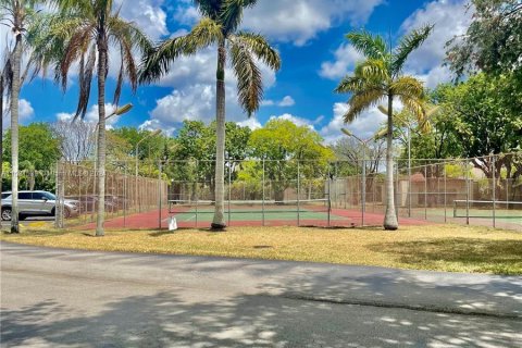 Condo in Sunrise, Florida, 2 bedrooms  № 1160256 - photo 4