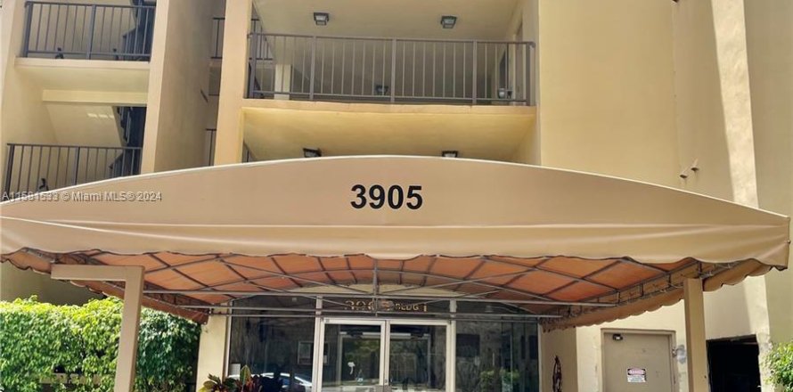 Condominio en Sunrise, Florida, 2 dormitorios  № 1160256