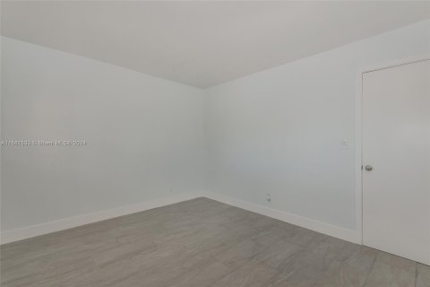 Copropriété à vendre à Sunrise, Floride: 2 chambres, 99.78 m2 № 1160256 - photo 25