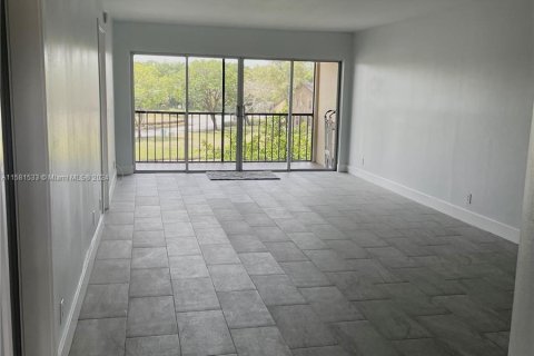 Copropriété à vendre à Sunrise, Floride: 2 chambres, 99.78 m2 № 1160256 - photo 9