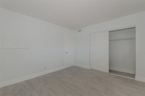 Copropriété à vendre à Sunrise, Floride: 2 chambres, 99.78 m2 № 1160256 - photo 24