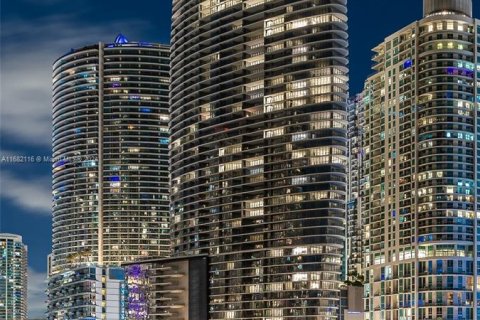 Condominio en venta en Miami, Florida, 2 dormitorios, 199.55 m2 № 1415326 - foto 1