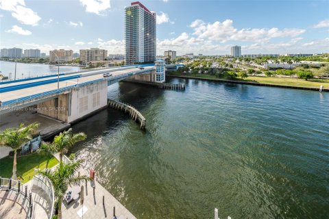 Copropriété à vendre à Hollywood, Floride: 2 chambres, 109.62 m2 № 1176286 - photo 18