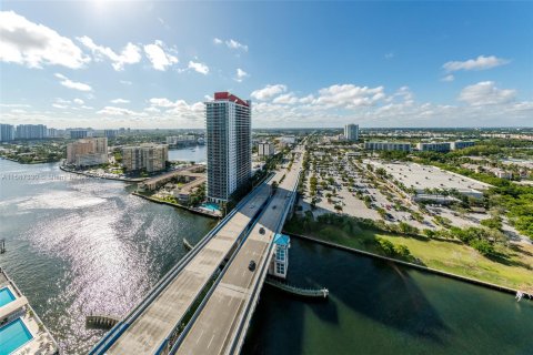 Condo in Hollywood, Florida, 2 bedrooms  № 1176286 - photo 14