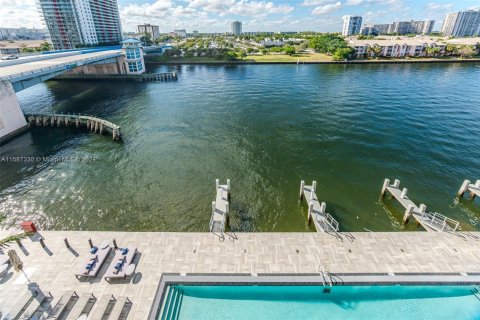 Condo in Hollywood, Florida, 2 bedrooms  № 1176286 - photo 16