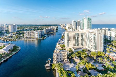 Condo in Hollywood, Florida, 2 bedrooms  № 1176286 - photo 21