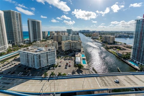 Copropriété à vendre à Hollywood, Floride: 2 chambres, 109.62 m2 № 1176286 - photo 15