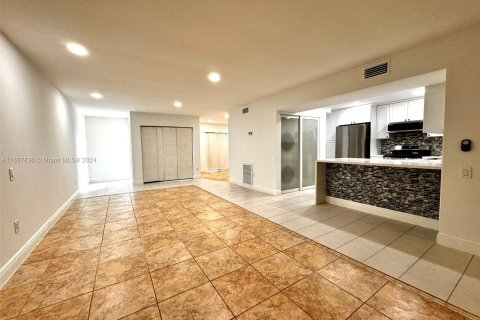 Touwnhouse à vendre à Miami, Floride: 2 chambres, 124.49 m2 № 1362673 - photo 3