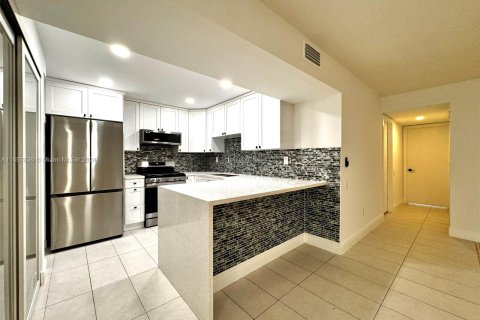 Townhouse in Miami, Florida 2 bedrooms, 124.49 sq.m. № 1362673 - photo 1