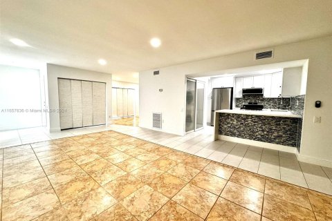 Townhouse in Miami, Florida 2 bedrooms, 124.49 sq.m. № 1362673 - photo 2