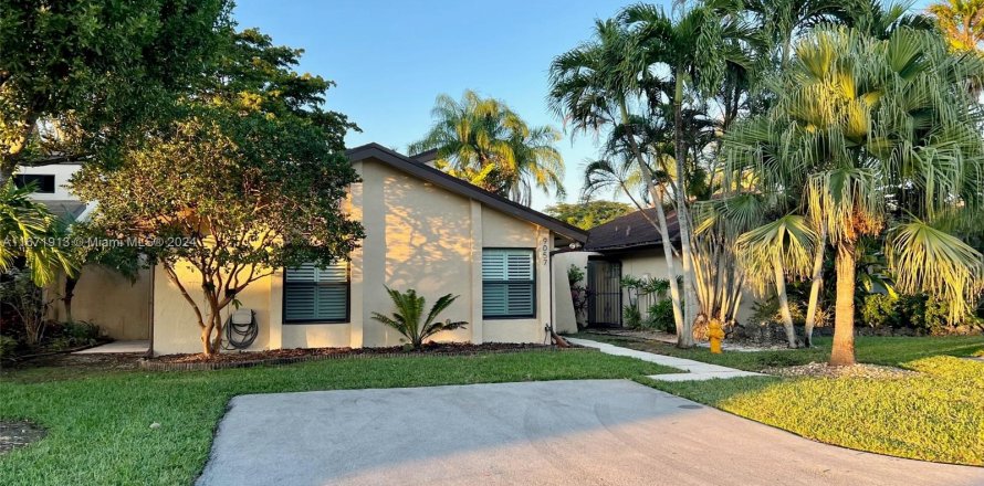 Villa ou maison à Miami, Floride 3 chambres, 129.69 m2 № 1394724