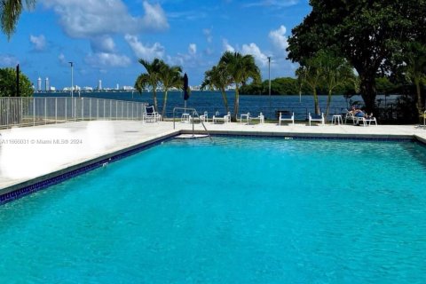 Condo in Miami, Florida, 1 bedroom  № 1394758 - photo 10