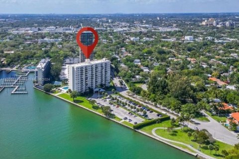 Condo in Miami, Florida, 1 bedroom  № 1394758 - photo 1