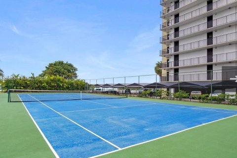 Condo in Miami, Florida, 1 bedroom  № 1394758 - photo 11