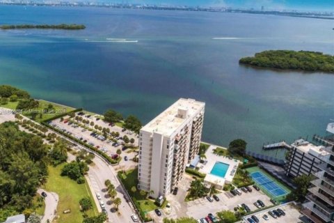 Condo in Miami, Florida, 1 bedroom  № 1394758 - photo 13