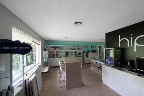 House in Miami, Florida 3 bedrooms, 175.77 sq.m. № 1269450 - photo 14