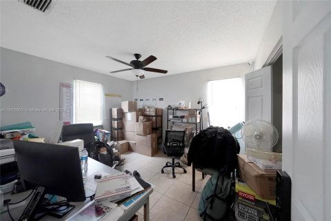 House in Miami, Florida 3 bedrooms, 175.77 sq.m. № 1269450 - photo 4