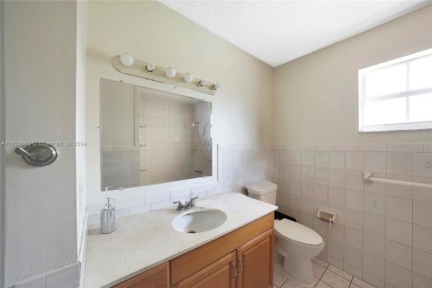 House in Miami, Florida 3 bedrooms, 175.77 sq.m. № 1269450 - photo 8