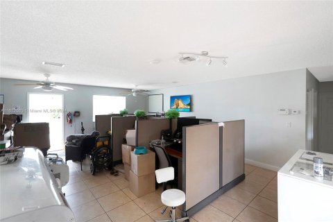 House in Miami, Florida 3 bedrooms, 175.77 sq.m. № 1269450 - photo 7