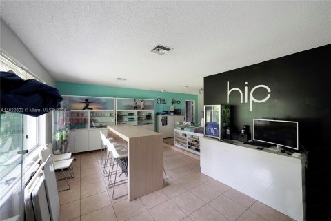 House in Miami, Florida 3 bedrooms, 175.77 sq.m. № 1269450 - photo 13