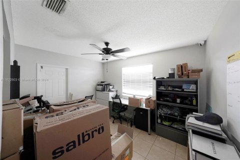 House in Miami, Florida 3 bedrooms, 175.77 sq.m. № 1269450 - photo 5