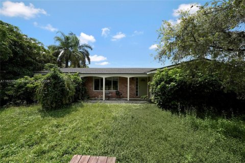 House in Miami, Florida 3 bedrooms, 175.77 sq.m. № 1269450 - photo 2