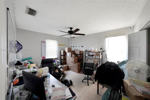 House in Miami, Florida 3 bedrooms, 175.77 sq.m. № 1269450 - photo 6