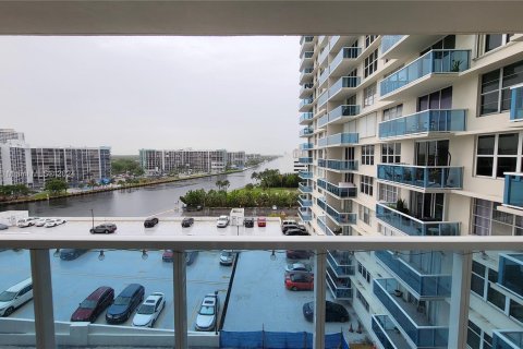 Condo in Hollywood, Florida, 2 bedrooms  № 1270334 - photo 12