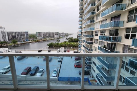 Condo in Hollywood, Florida, 2 bedrooms  № 1270334 - photo 11