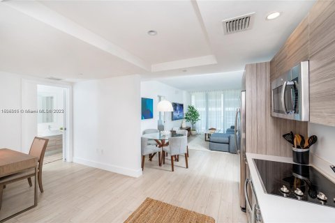 Condo in Miami, Florida, 1 bedroom  № 912911 - photo 9