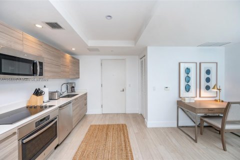 Condo in Miami, Florida, 1 bedroom  № 912911 - photo 7