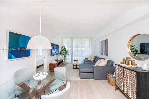 Condominio en alquiler en Miami, Florida, 1 dormitorio, 63.55 m2 № 912911 - foto 2