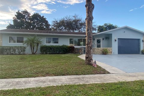 Casa en venta en Coconut Creek, Florida, 3 dormitorios, 142.7 m2 № 944802 - foto 1