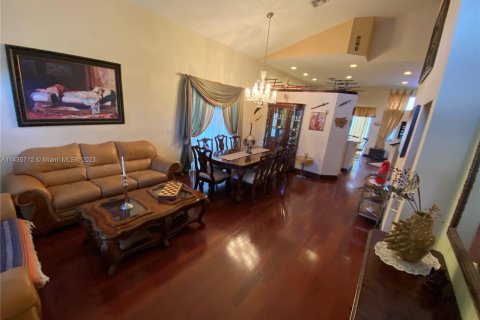 Villa ou maison à vendre à Pembroke Pines, Floride: 3 chambres, 180.04 m2 № 666625 - photo 11