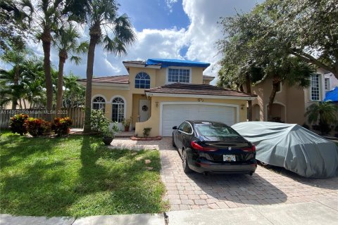 Villa ou maison à vendre à Pembroke Pines, Floride: 3 chambres, 180.04 m2 № 666625 - photo 1