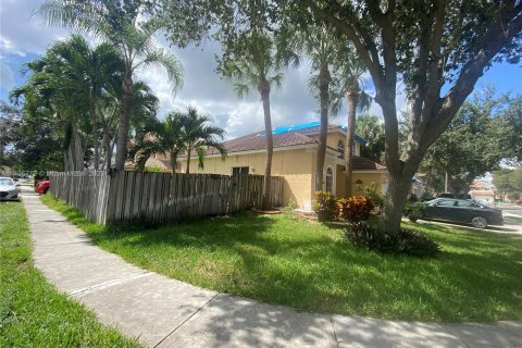Villa ou maison à vendre à Pembroke Pines, Floride: 3 chambres, 180.04 m2 № 666625 - photo 2