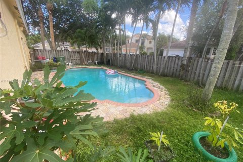 Villa ou maison à vendre à Pembroke Pines, Floride: 3 chambres, 180.04 m2 № 666625 - photo 4