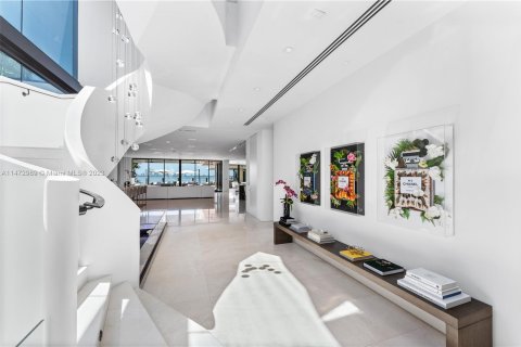 Villa ou maison à vendre à Miami Beach, Floride: 7 chambres, 721.57 m2 № 784607 - photo 28