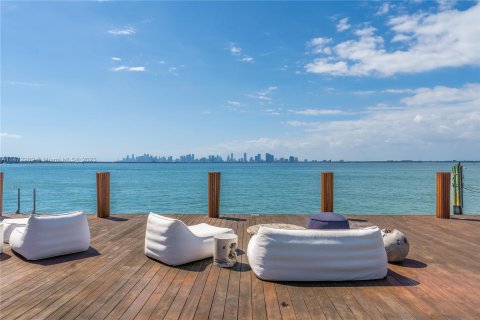 Villa ou maison à vendre à Miami Beach, Floride: 7 chambres, 721.57 m2 № 784607 - photo 13